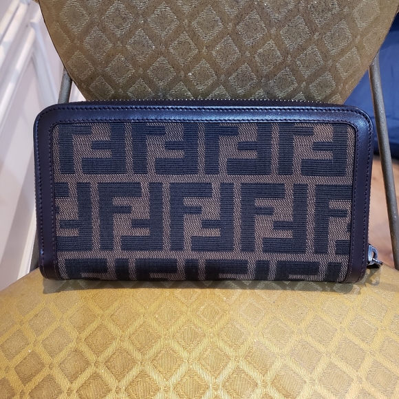 FENDI ZIP AROUND LONG WALLET - Picture 1 of 12